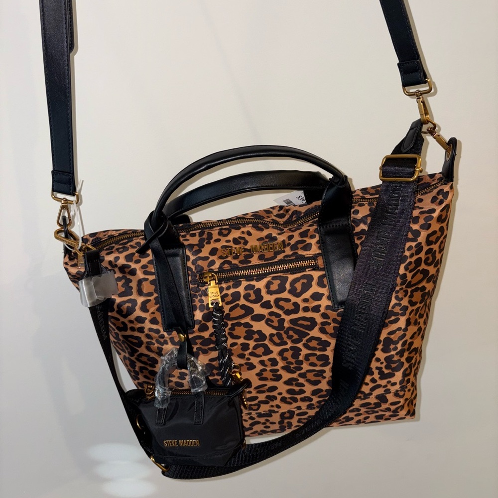 NWT Steve Madden Leopard Bspence crossbody bag with bag charm and multiple strap - Picture 3 of 6